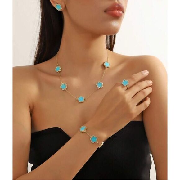 Clover Jewelry Set - Picture 4 of 7